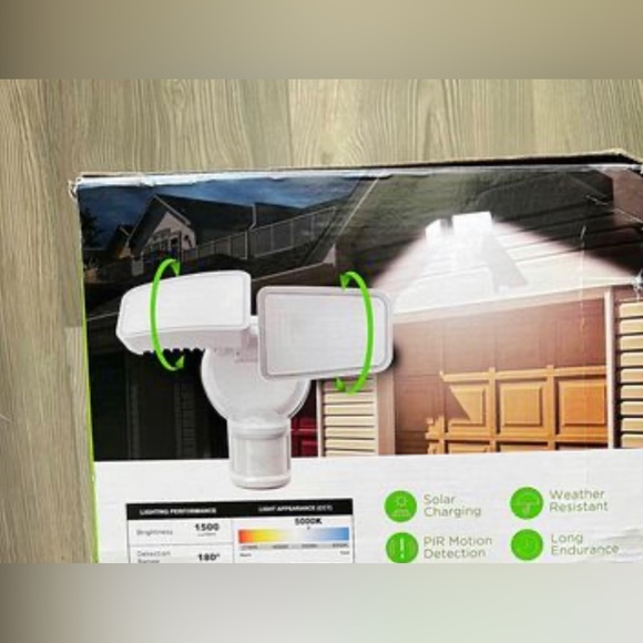 NWT Linkable Twin Head SMD LED Outdoor Solar Flood Light, 1500 Lumens, 5000K - Picture 2 of 4